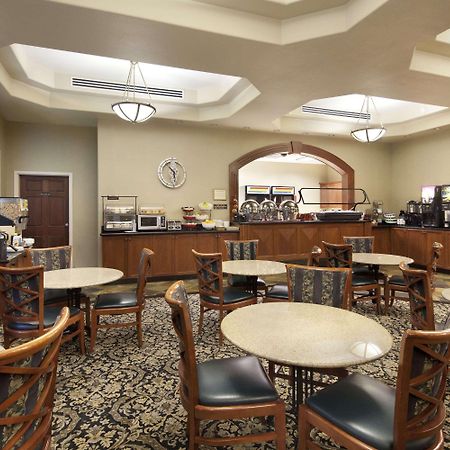 Ramada By Wyndham Olympia Hotel Exterior photo The dining room at the airport